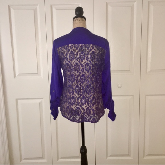 2b Bebe long sleeve blouse - Picture 2 of 2